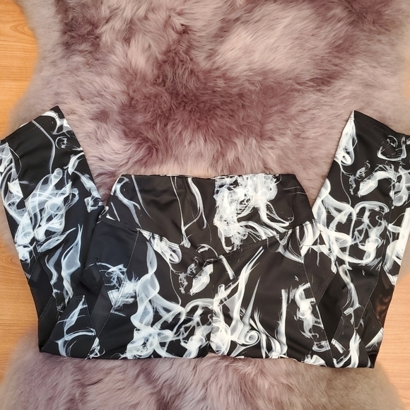 MATERIAL Girl Mesh Inset Cropped Leggings sz. XS - Picture 6 of 6